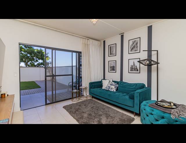 3 BEDROOM APARTMENT FOR SALE IN SANDOWN